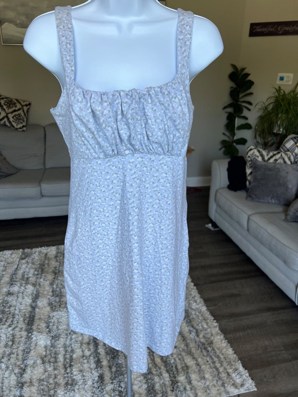 Hollister Women's Floral Mini Dress Size Medium Blue‎ and White Sleeveless #808
